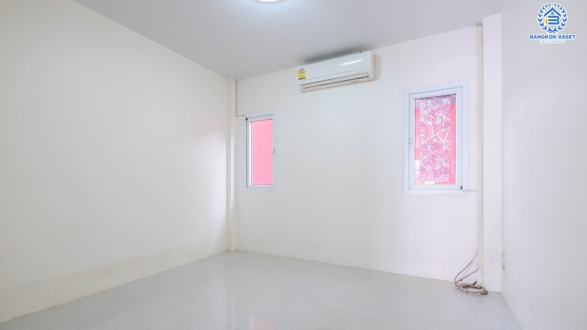 *****ทาวน์เฮ้าส์มือสองย่านกรุงเทพมหานคร ม.มณฑล7 เลียบคลองทวีวัฒนา บนเนื้อที่กว้างขวางถึง 22.5 ตร.ว. ฟังก์ชัน 4 ห้องนอน 2 ห้องน้ำ 1 ที่จอดรถ แถมฟรี! 2 เครื่องปรับอากาศ บ้านพร้อมอยู่ ต่อเติมครัว ใกล้รถไฟฟ้าสายสีน้ำเงิน "สถานีหลักสอง" จองด่วน!…